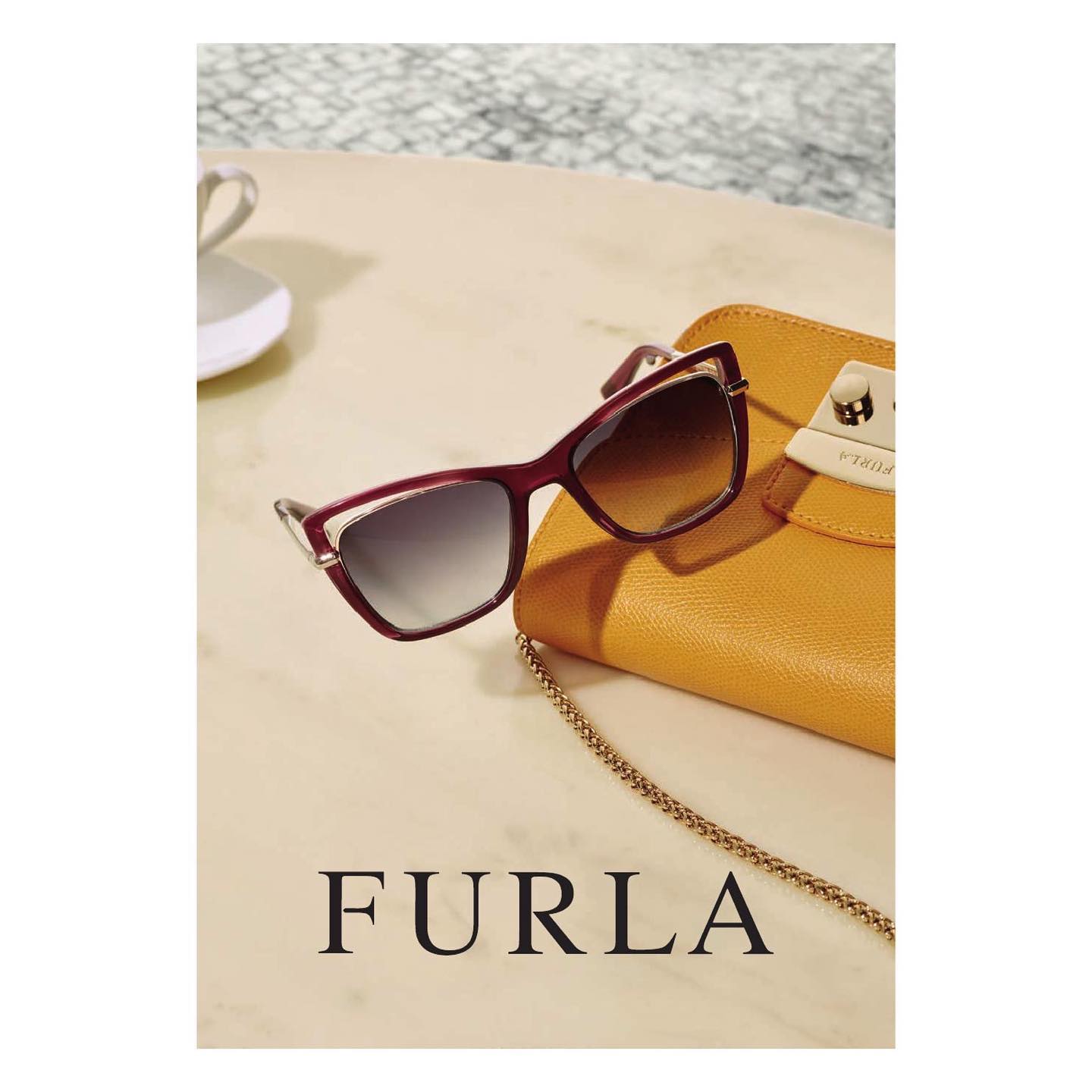 kính Furla
