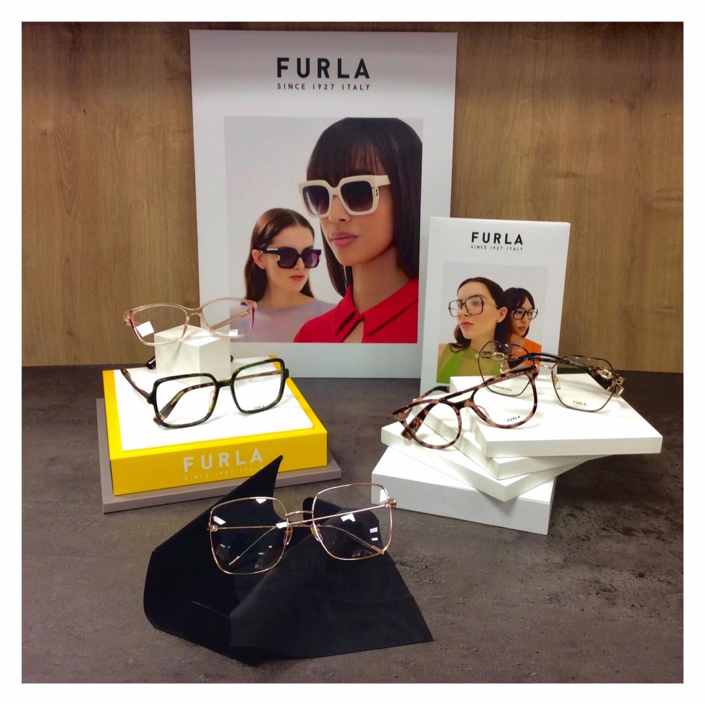kính Furla