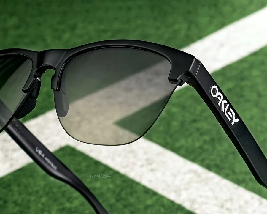 công nghệ trên kính Oakley
