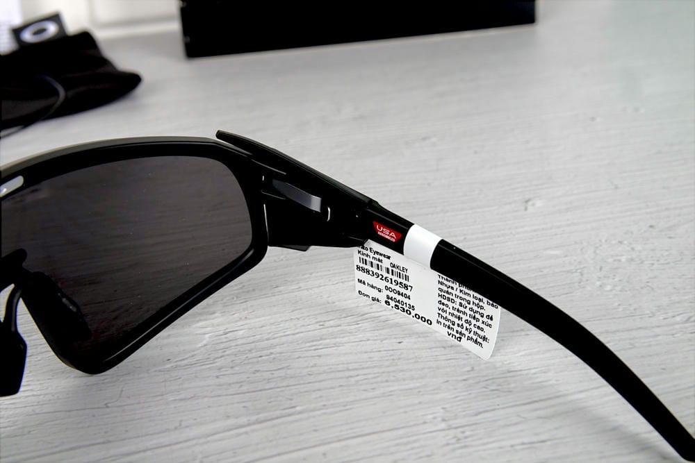 Oakley Latch™ Panel 0OO9404 Kính Mát Thể Thao – Tem Chính Hãng Luxottica