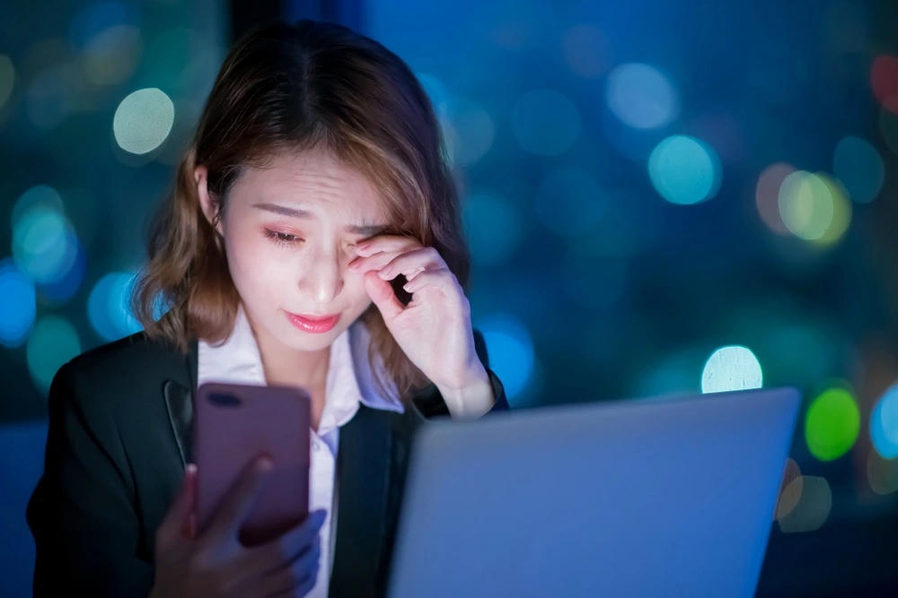 Tròng Kính Hoya - Xu Thế Bảo Vệ Mắt Trước Ánh Sáng Xanh Kỹ Thuật Số