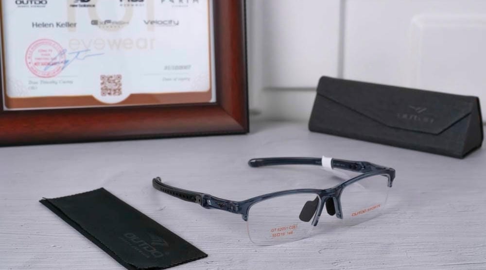Review gọng kính Outdo sau 3 tháng sử dụng thực tế 