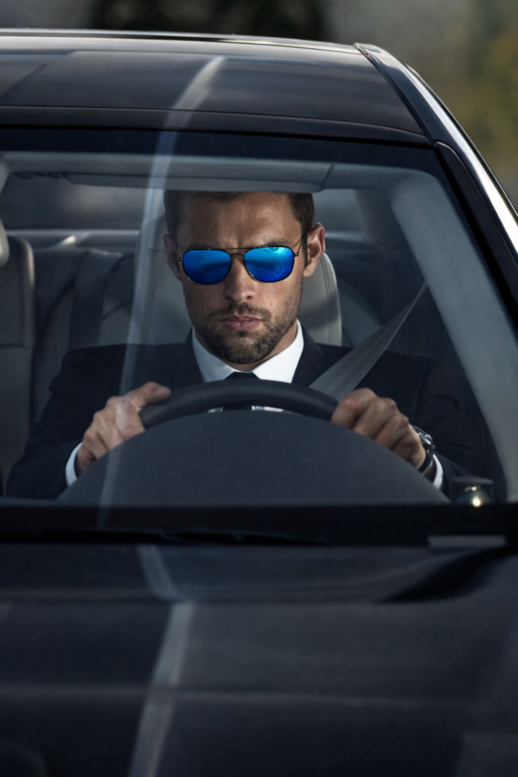 Vì Sao Transitions XTRActive Gen S Có Thể Đổi Màu Trong Xe?