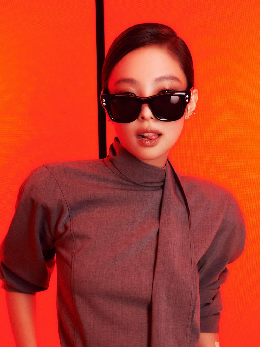 Jennie đeo kính Ray-Ban với phong cách thời trang hiện đại