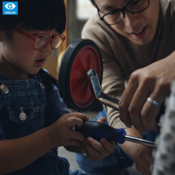 Essilor Myopilux Plus & Váng Phủ Max AZ Lab Việt Nam Tròng Kính Kiểm Soát Cận Thị Trẻ Em – Chính Hãng