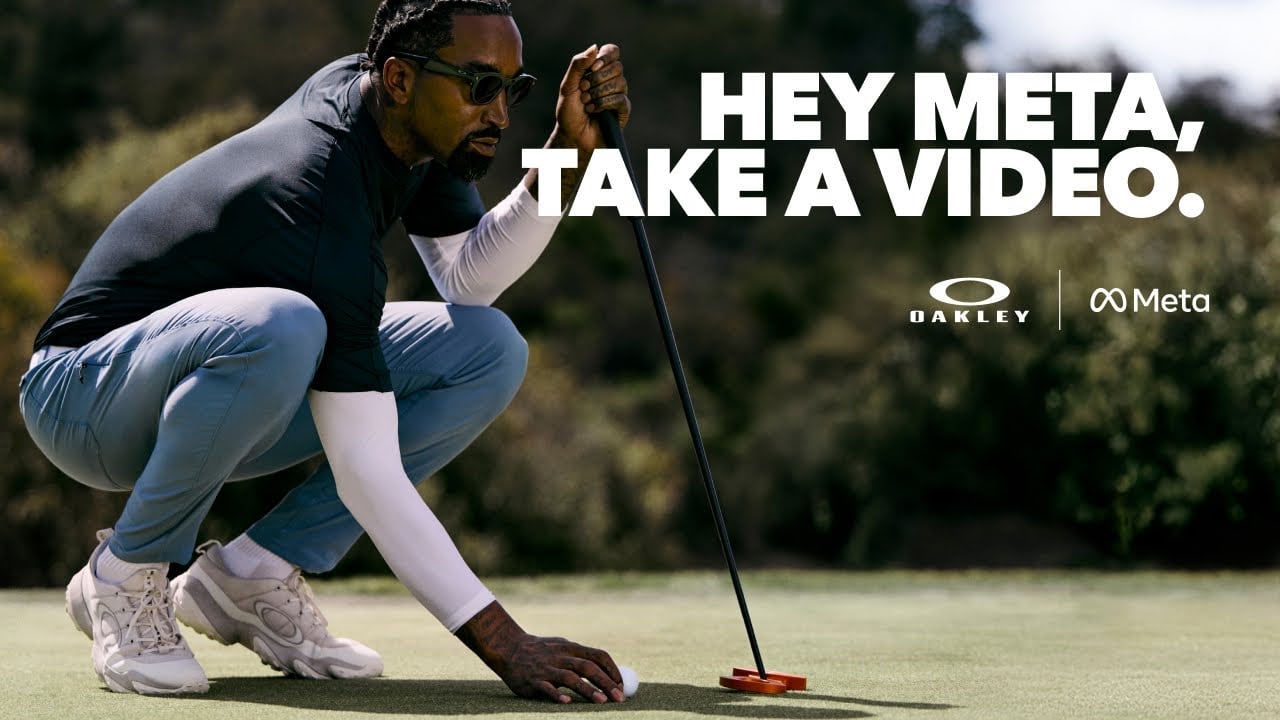 Ảnh minh họa Oakley Meta với tính năng ra lệnh giọng nói “Hey Meta, take a video”, hỗ trợ quay video rảnh tay khi chơi thể thao, di chuyển và hoạt động ngoài trời.