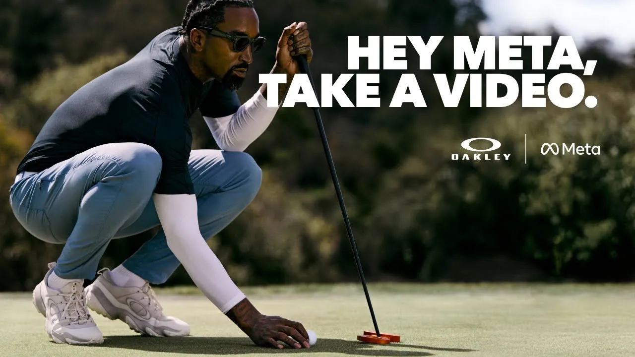 Ảnh minh họa Oakley Meta với tính năng ra lệnh giọng nói “Hey Meta, take a video”, hỗ trợ quay video rảnh tay khi chơi thể thao, di chuyển và hoạt động ngoài trời.