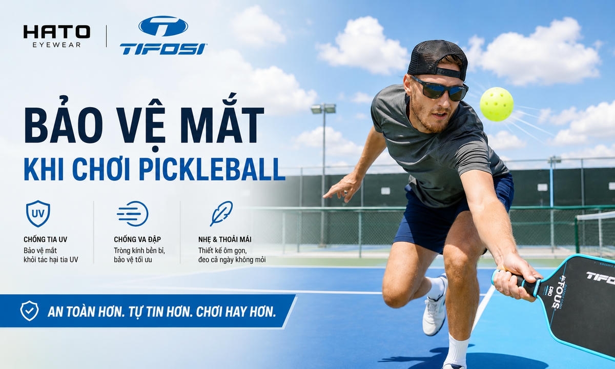 Người chơi pickleball đeo kính thể thao Tifosi để bảo vệ mắt khi thi đấu ngoài trời.