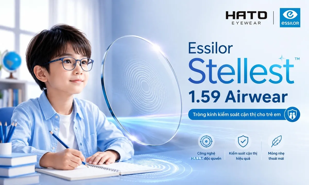 Ảnh đại diện blog Essilor Stellest 1.59 Airwear với bé học sinh đeo kính đang học bài, bên cạnh là tròng kính trong suốt có hiệu ứng công nghệ lenslet hỗ trợ kiểm soát tiến triển cận thị trẻ em.