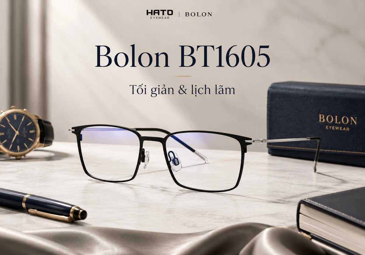 Ảnh sản phẩm gọng kính Bolon BT1605 phong cách premium eyewear, nổi bật với thiết kế thanh mảnh, nam tính và lịch lãm. Bố cục sang trọng trên nền đá sáng cùng phụ kiện công sở cao cấp, phù hợp sử dụng trong bài blog giới thiệu gọng kính Bolon chính hãng tại Hato Eyewear.