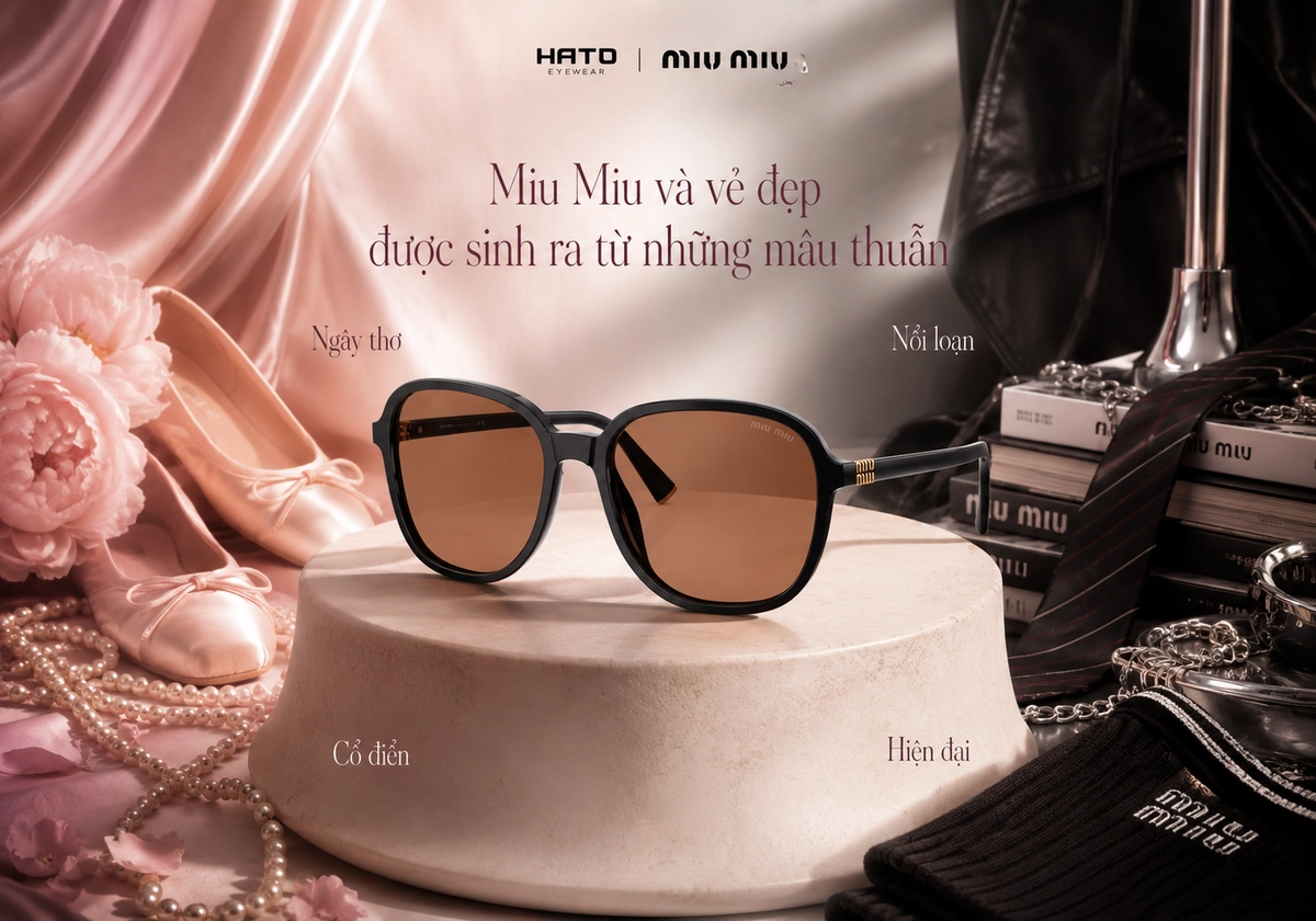 Kính Miu Miu gọng đen tròng nâu đặt trên bệ điêu khắc, thể hiện vẻ đẹp đối lập giữa nét ngây thơ, nổi loạn, cổ điển và hiện đại.