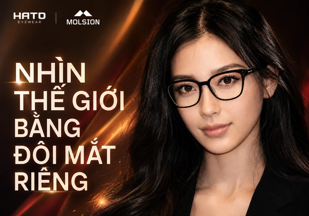 Người mẫu nữ đeo gọng kính Molsion trong ảnh minh họa Nhìn Thế Giới Bằng Đôi Mắt Riêng của Hato Eyewear