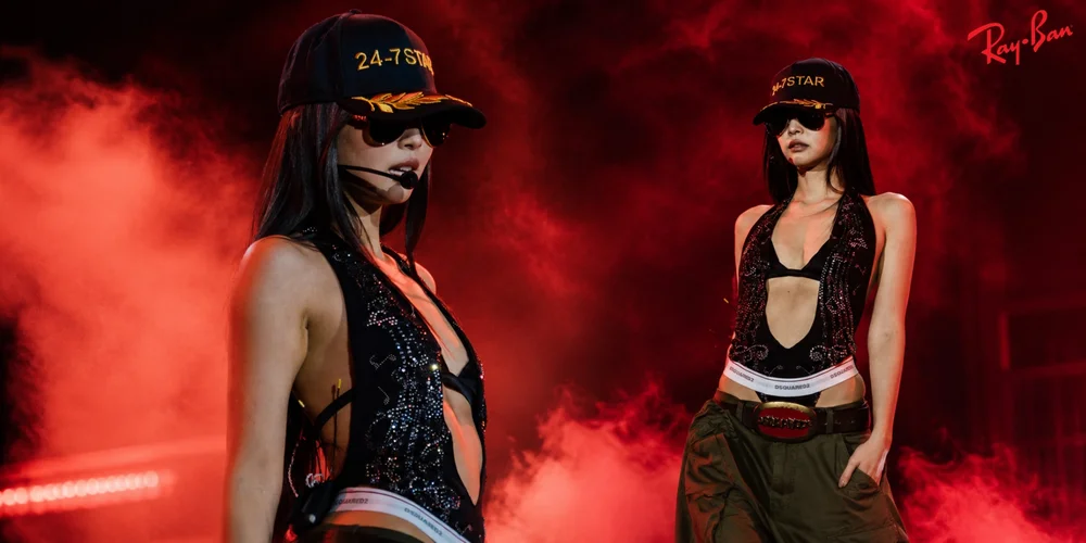 Summer Festival Tour 2026: Biến Hóa Phong Cách Với Kính Ray-Ban Cùng Jennie