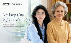 Hai người phụ nữ ở độ tuổi 18 và 60 đeo gọng kính Velocity, thể hiện phong cách kính mắt phù hợp với nhiều thế hệ tại Hato Eyewear.