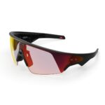 Kính mát thể thao thông minh Oakley Meta Vanguard tròng đổi màu Prizm Transitions Ember gọng đen góc nghiêng 3/4