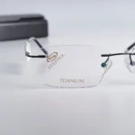 Logo Stepper và ký hiệu Titanium trên gọng Stepper SL-4001