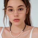 Mẫu nữ đeo gọng kính Ray-Ban 0RX6559 chính diện