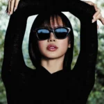LISA đeo kính Meta Glasses Capri LISA Edition ngoài trời